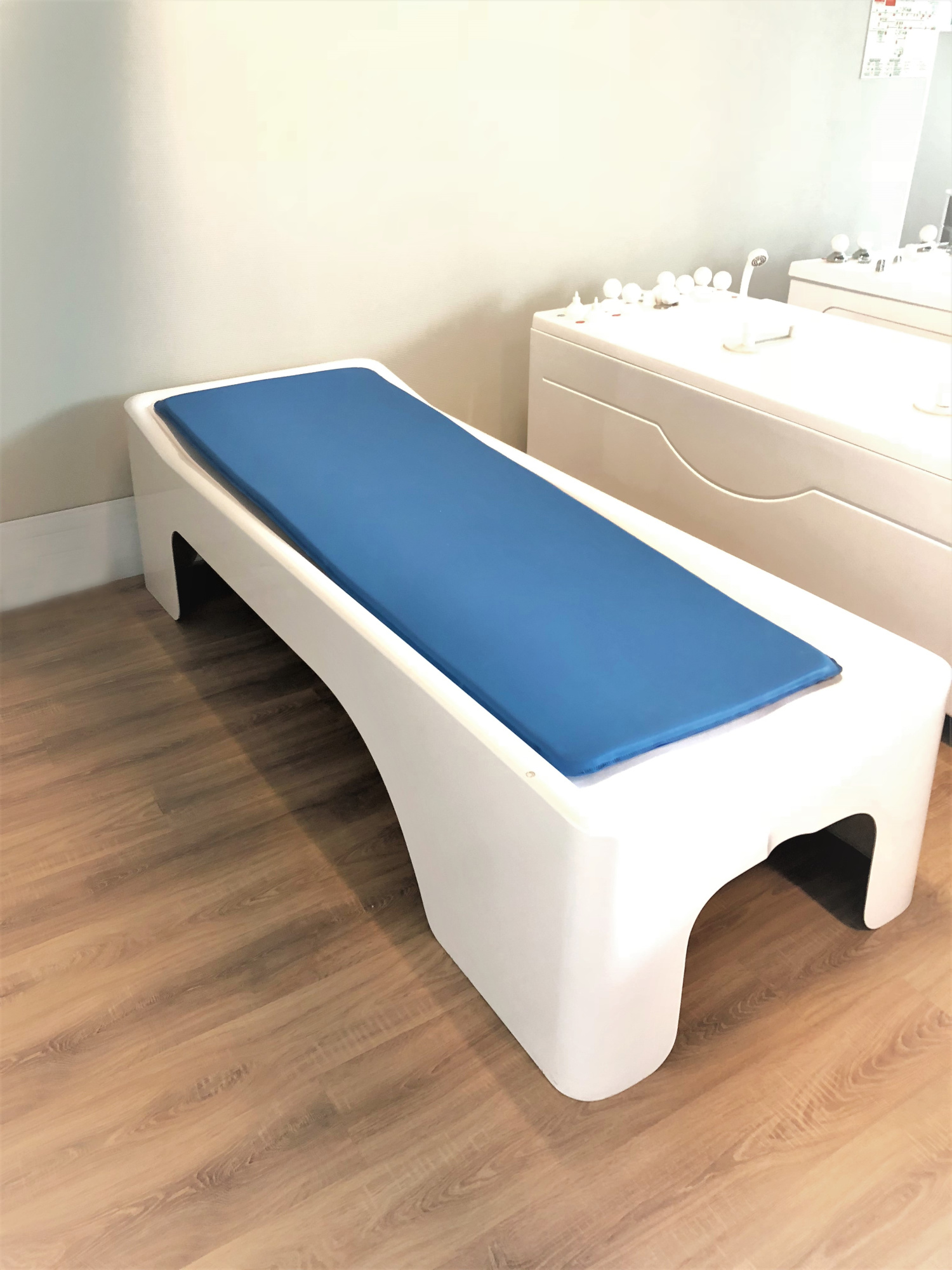 Кушетка медицинская Комфорт плюс модель 06